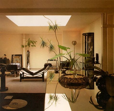 LC-4 chaise lounge Corbusier Interior, Paris Loft, 1980s Interior, 1980s Decor, 70s Interior Design, 80s Interior Design, 80s Interior, 70s Interior, Moon Book