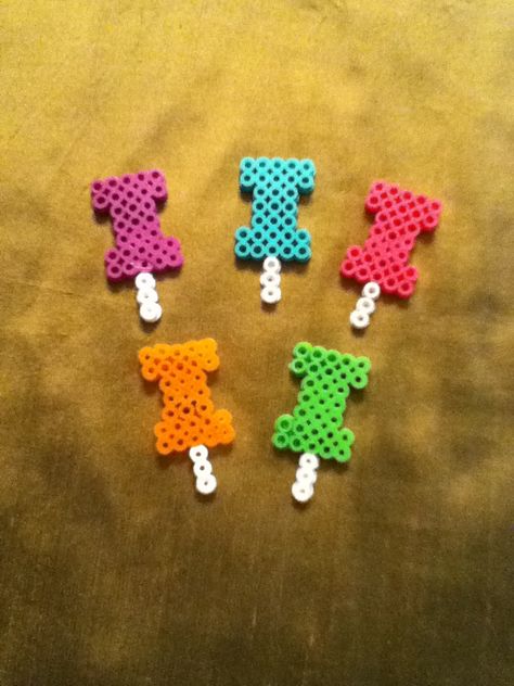 Perler bead pins by Anna Phone Perler Beads, Melts Bead Patterns, Fuse Beads Aesthetic, Perler Bead Pins, Pyssla Ideas Easy, Perler Beads Ideas Easy Cute, Perler Beads Designs Easy, Perler Beads Designs Pattern, Cool Perler Bead Ideas