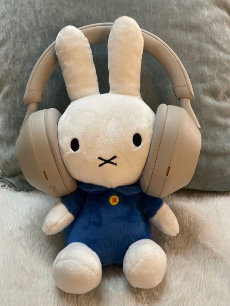 Sony Wh-1000xm5 Aesthetic, All About Love Book, Sony Xm5 Headphones Aesthetic, Sony Wh-1000xm5, Miffy With Headphones, Miffy Headphones, Sony Headphones Aesthetic, Bunny Hello Kitty, Sony Xm5