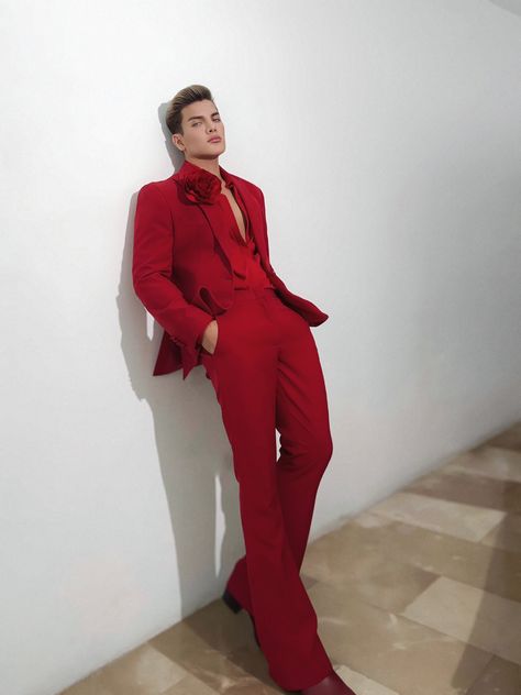 Magenta Suit Men, Christmas Outfit Ideas For Men Casual, Monochromatic Outfit Aesthetic Men, Gala Suits For Men, Grwm Men, Graduation Suit, Valentines Movies, Hypebeast Fashion, High Fashion Men