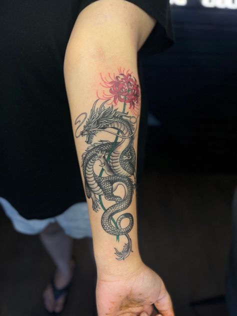 Dragon With Red Spider Lily Tattoo, Red Spider Lily Tattoo, Spider Lily Tattoo, Lilly Tattoo, Lillies Tattoo, Red Spider Lily, Spider Lily, Snake Tattoo Design, Red Spider