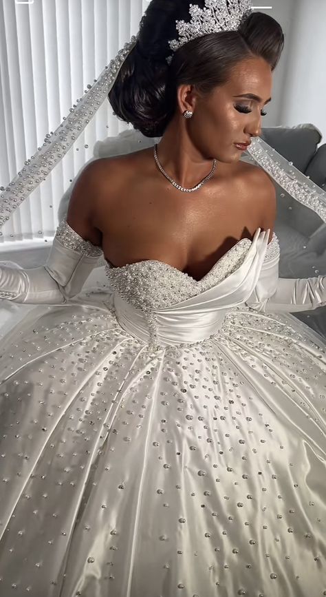 Queen Wedding, Queen Wedding Dress, Crystal Wedding Dresses, Fancy Wedding Dresses, Fancy Wedding, Outdoor Weddings, Wedding Goals, Crystal Wedding, Fall Fashion Trends