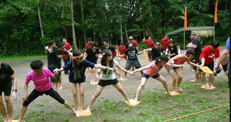 Team Building Games: Activities and Games For Office Parties Games For Office Parties, Team Building Program, Bali Garden, Outside Games, Reunion Games, Pe Games, Team Building Games, Youth Games, Youth Group Games