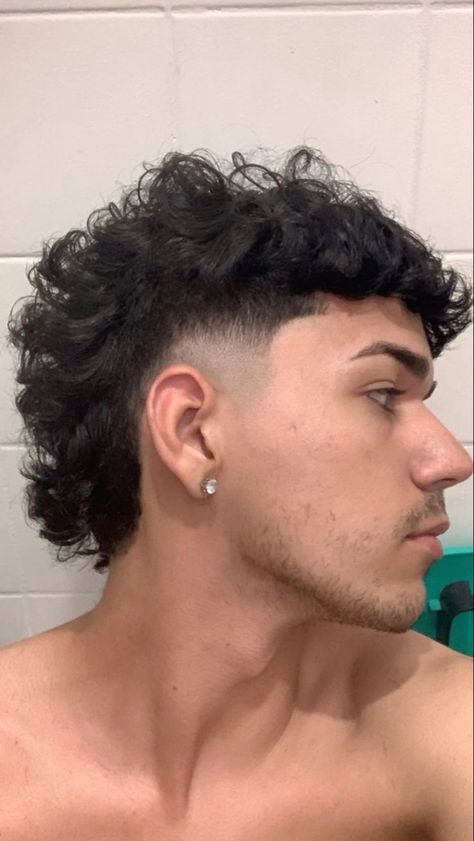 Mens Haircuts Thick Hair, Taper Fade Short Hair, Taper Fade Curly Hair, Short Punk Hair, Really Curly Hair, Curly Hair Fade, Mens Haircuts Short Hair, Mens Hairstyles Fade, Men Haircut Curly Hair