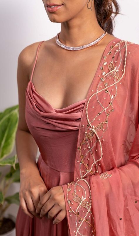 Cowl Neck Blouse Indian, Without Sleeves Suits Designs, Satin Kurti Designs, Anarkali Neck Designs, Cowl Blouse, Suits For Women Indian, Anarkali With Dupatta, Outfit Indian, Fashionable Saree