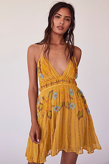 Sun Beam Mini Dress Yellow Boho Outfit, Hippie Style Summer, Estilo Country, Beach Mini Dress, Mini Tank Dress, Plunge Neckline, Burgundy Dress, Ladies Dress Design, Mode Inspiration