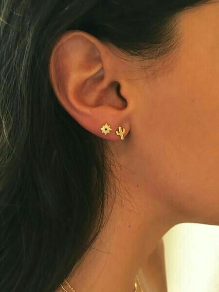 @estheranne_ Second Ear Piercing, Rose Gold And Gold, Double Piercing, Second Piercing, Cute Ear Piercings, Piercing Earrings, Hammered Hoop Earrings, Bar Stud Earrings, Bezel Set Diamond