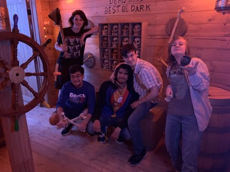 Escape Room Friends, Escape Room With Friends, Escape Room Aesthetic Friends, Escape Room Aesthetic, Hangout Ideas, Texas Trip, Couple Friends, Do Cute, Summer Inspo