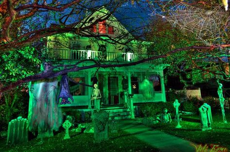 The 5 Spookiest Halloween House Exteriors — Eatwell101 Frankensteins Castle, Samhain Decorations, Decorate Halloween, Scrapbook Sheets, Halloween Lighting, Witch Crafts, Halloween Diy Outdoor, Halloween Outside, Yard Haunt