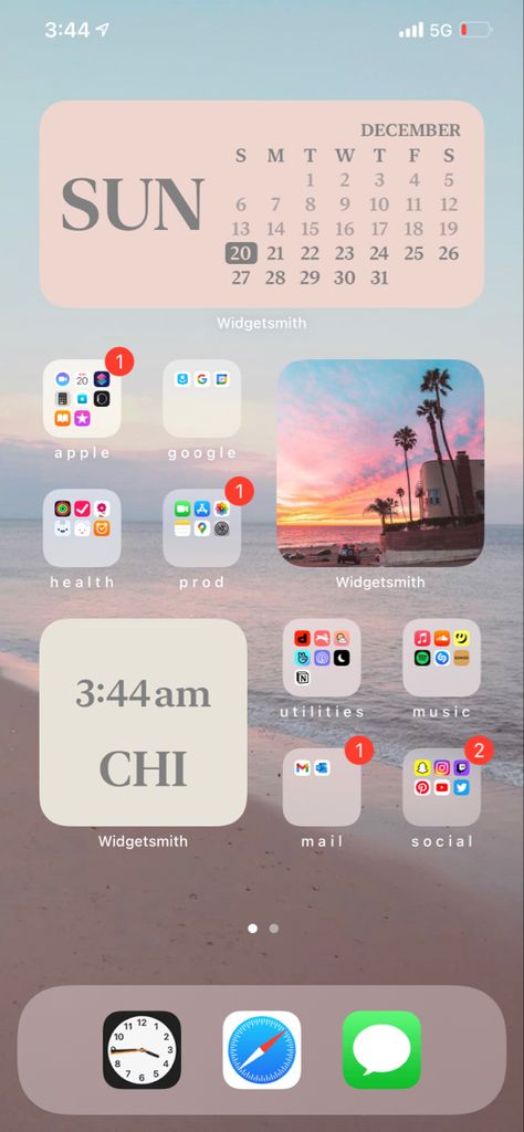 Peach Homescreen Layout, Iphone 12 Homescreen Layout, Phone Layout Ideas Summer, Iphone Icons Organize Aesthetic, Organized Iphone, Organize Phone, Phone Apps Iphone, Organize Phone Apps, Iphone Macbook