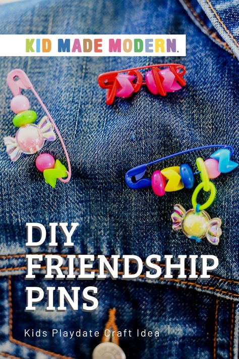 Crafts For Friendship Day, Friendship Pins, Beach Crafts For Kids, Friendship Crafts, School Holiday Party, Safety Pin Crafts, Bible Camp, Candy Charms, Rainy Day Activities For Kids