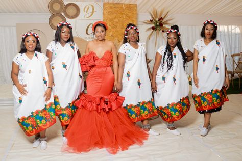 Xigaza tsonga shangaan Tsonga Traditional Dresses Weddings, Xitsonga Traditional Attire, Tsonga Traditional Attire, Tsonga Traditional Dresses, African Wedding Attire, Bride And Bridesmaids, Traditional Wedding Decor, Traditional Wedding Dresses, Traditional Attire