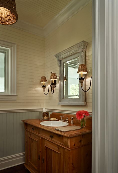 Lake Michigan Cottage: Charming Home Tour - Town & Country Living Bathroom Beadboard Ideas, Coastal Cottage Bathroom, Makeover Kamar Mandi, Cottage Remodel, Michigan Cottage, Beadboard Bathroom, Bead Board Walls, Cottage Bathroom, Country Bathroom