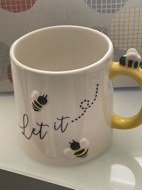 Cup Painting Ideas, Bee Things, Ceramics Bowls, Ceramics Bowls Designs, Diy Pottery Painting, Cerámica Ideas, Diy Pottery, Mug Art, Bowl Designs