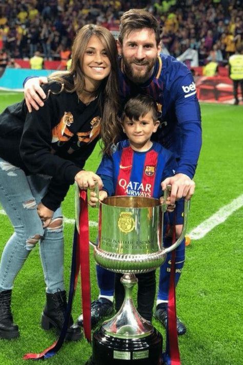 Mariano Diaz, Messi And Wife, Antonella Messi, Lionel Messi Family, Lionel Messi Posters, Neymar Hot, Messi Poster, Antonella Roccuzzo, Messi Videos