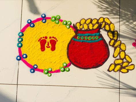 Dhanteras special Rangoli 🏵 Dhan Teras Rangoli Simple Modern, Siyaram Rangoli, Rangoli Designs Latest Dhanteras, Dhan Teras Rangoli Design, Choti Diwali Rangoli, Dhan Teras Rangoli, Dhanteras Rangoli Simple, Dhan Teras, Round Rangoli