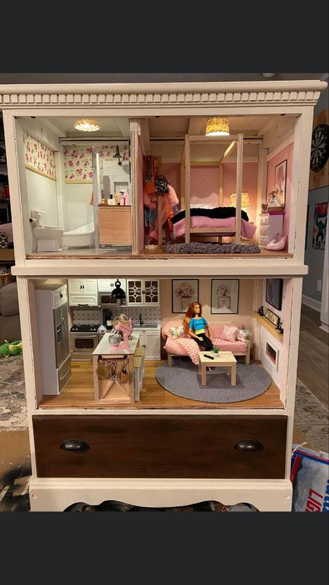 Bratz Room, Big Doll House, Barbie Houses, Doll Rooms, Barbie Land, Barbie House Furniture, Doll Diorama, Dollhouse Decorating, Diy Barbie House