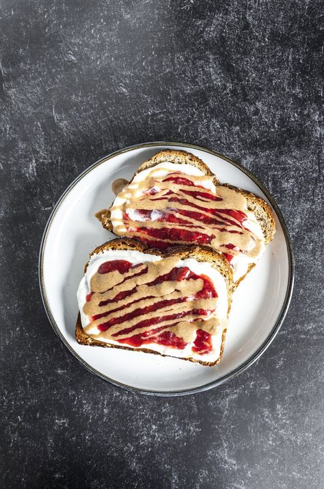 Toast With Greek Yogurt, Greek Yogurt Toast, Yoghurt Toast, Greek Gods Yogurt, Toast With Jam, Yogurt Toast, Compote Recipe, Berry Compote, Berry Jam