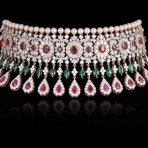 भारतीय दुल्हन संबंधी, Beautiful Diamond Necklace, Burmese Ruby, Diamond Choker Necklace, Motifs Perler, Diamond Necklace Designs, Diamond Choker, Diamond Jewelry Designs, Ruby Emerald