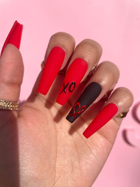 19 Gorgeous Ideas for Red Summer Nails 2023 Red And Black Nails, Red Black Nails, Cute Red Nails, Black Acrylic Nail Designs, Red Matte Nails, Red Summer Nails, Matte Acrylic Nails, Long Red Nails, Black Acrylic Nails