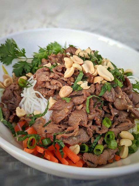 Everyone's favourite Vietnamese noodle salad...at home! Grilled Vietnamese Beef is a delicious topping to fresh vegetables and vermicelli noodles. #Bún Bò Xào #grilledbeef #noodlebowl #salad #Vietnamese Beef Vermicelli Bowl, Country Fried Pork Chops, Beef Vermicelli, Vermicelli Bowl, Vermicelli Recipe, Vietnamese Noodle Salad, Salad At Home, Vermicelli Recipes, Vietnamese Beef