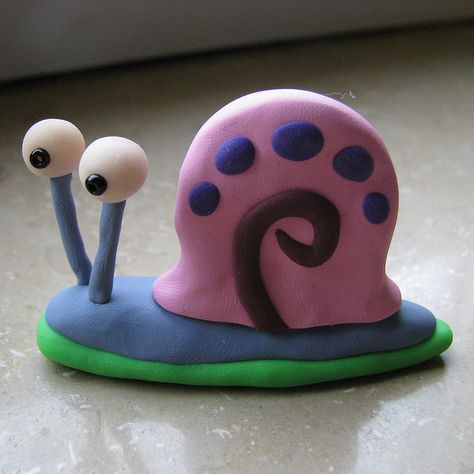 Gary the Snail Clay Crafts Spongebob, Snail Clay Sculpture, Spongebob Clay Ideas, Small Clay Sculptures Easy, Fimo Ideas For Kids, Clay Art For Beginners, Simple Polymer Clay Ideas, Modeling Clay Ideas Easy, Easy Clay Ideas Simple