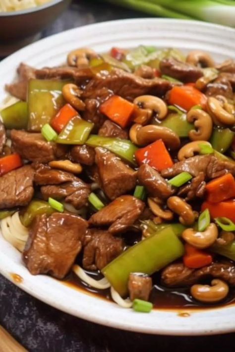 Old Fashioned Beef Chop Suey Recipe - Bex's Kitchen Chop Suey Recipes, Beef Chop Suey Recipe, Chop Suey Sauce, Chop Suey Recipe, Beef Chops, Onion Sprouts, Leftover Beef, Vegan Beef, Chow Mein Noodles