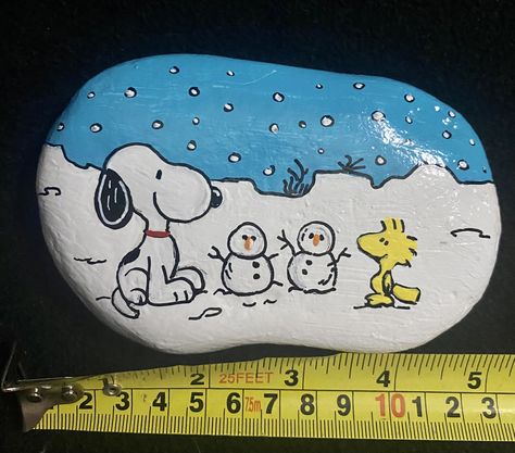 Peanuts Rock Painting, Lightbulb Painting, Mandela Rock Painting, Brick Crafts, Painted Garden Rocks, Diy Felt Christmas Ornaments, Christmas Rocks, Happy Rock, Garden Rock Art