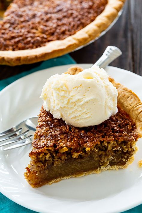 Oatmeal Pie with scoop of vanilla ice cream Painting Acorns, Dense Desserts, Oatmeal Pie Recipe, Oatmeal Desserts, Oatmeal Cakes, College Meal Prep, South Recipes, Oatmeal Pie, Slab Pies