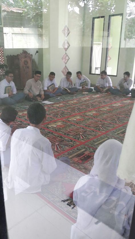 Persiapan shalat jumat yang pertama kali di Masjid Darul Ilmi SMA 55 (pelebaran masih dalam bentuk pondasi), liputan teman2 Alumni 55 dalam penggalangan dana Pembangunan Masjid SMA 55, sumber foto : Raehan, Thoriq, Beryl, Risa dan lainnya. Batman The Dark Knight, Social Platform, Dark Knight, Maine, Wedding Dress, Quick Saves