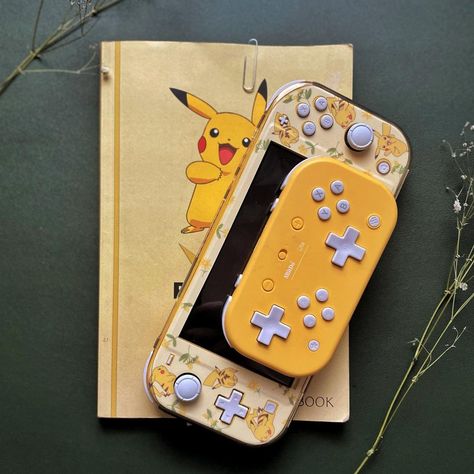 Pokemon Switch, Nintendo Switch Aesthetic, Pikachu Game, Nintendo Aesthetic, Switch Aesthetic, Nintendo Lite, Oc Aesthetic, Switch Accessories, Tik Tak