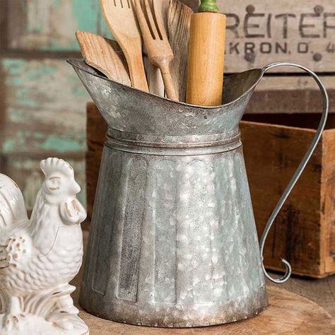 <p>Place our <strong>Decorative Metal Milk Pitcher</strong> on your kitchen counter, dining table, or mantel to hold things such as dried flowers, cooking utensils, or any other items you would like to display or organize. Its vintage-inspired finish makes it ideal for adding a touch of farmhouse style to your space.</p> Traditional Farmhouse Decor, Diy Farmhouse Decoration, Design Grill, Rustic Country Kitchens, Milk Pitcher, Diy Rustic Decor, Primitive Kitchen, Classic Kitchen, Country Kitchen Decor