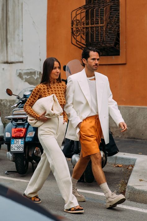 Street Style Milan, Couple Fits, Street Style Spring, Milan Fashion Week Street Style, Cute Couple Outfits, Vogue Spain, Stylish Couple, Luxury Women Fashion, The Best Street Style