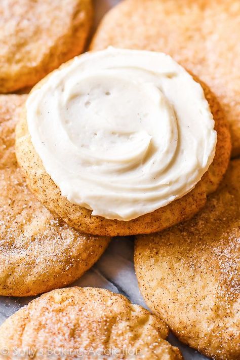 Sally's Baking Addiction Chai Spice Snickerdoodle Cookies - These frosted chai spice snickerdoodles are a chai tea latte in cookie form! Chai Cookies Recipe, Chai Spice Cookies, Soft Chewy Cookies, Spice Sugar Cookies, Vanilla Bean Frosting, Sallys Baking, Chai Spices, Chewy Cookies, Sally's Baking