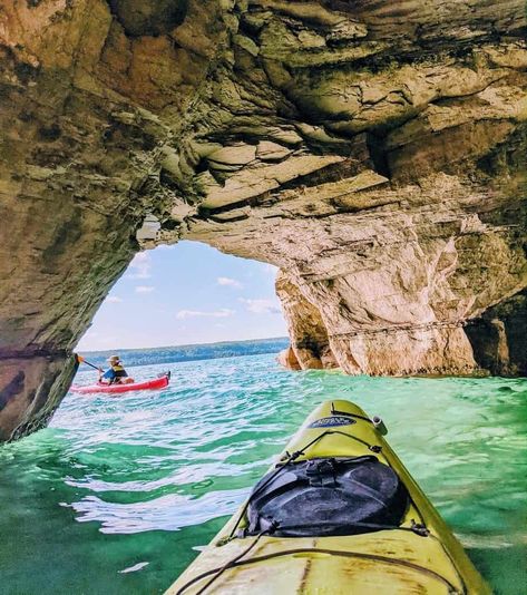 7 Epic Things To Do in Pictured Rocks 2023 - Veggies Abroad Hike Pictures, Kayak Pictures, Pictured Rocks Michigan, Hiking Usa, Pictured Rocks, Michigan Road Trip, Pictured Rocks National Lakeshore, Michigan Summer, Hiking Pictures