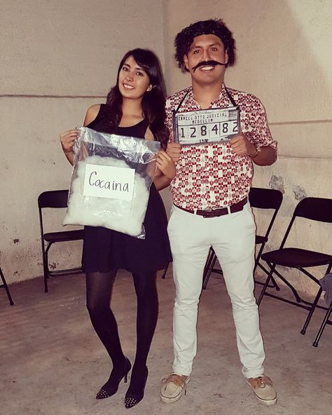 Pablo Escobar Halloween Costume, Pablo Escobar Costume, Jungle Outfit, Latin Party, Hallowen Party, Knit Top Patterns, Duo Halloween Costumes, Couples Halloween Outfits, Pablo Escobar