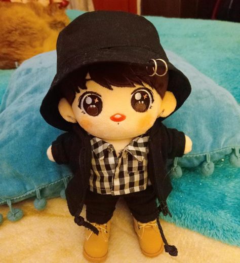 Plush Dolls Kpop, Jungkook Plushie, Doll Plushies, Pop Dolls, Image Swag, Anime Watch, Bts V Pictures, Kawaii Doll, Kpop Drawings