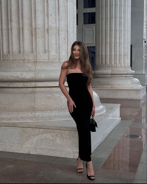 Black Tube Dress Outfit Classy, Tube Dress Outfit Classy, Black Tube Dress Outfit, Bodycon Dress Outfit Classy, Tube Dress Outfit, Long Dress Fall, Aristocratic Style, Maxi Tube Dress, Black Tube Dress