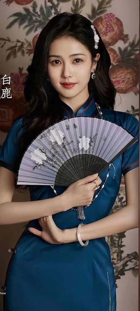 Chinese Style Dress, Gowns Dresses Elegant, Korean Wedding, Chinese Movies, Stylish Photo Pose, Aesthetic Indie, Chinese Dress, Chinese Actress, Asian Actors