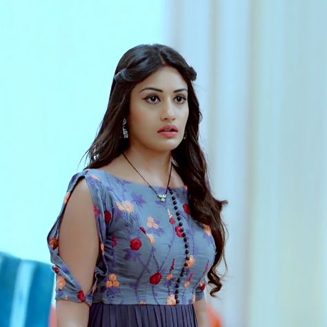 Surbhi Chandna Ishqbaaz Outfits, Anika Ishqbaaz, Ishqbaaz Outfits, Surbhi Chandna, Turkish Women Beautiful, Turkish Women, Tv Streaming, Indian Bridal Outfits, Saree Blouse Designs