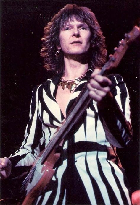 Chris Squire, Mike Oldfield, Yes Band, Rock Aesthetic, Jazz Fusion, Jethro Tull, Peter Gabriel, Bad Taste, Progressive Rock