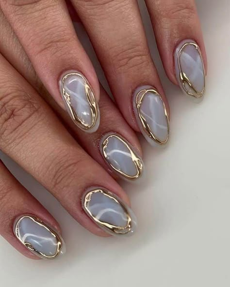 Blue Quartz Nails, Nails For Blue Outfit, Blue And Gold Chrome Nails, Nails Baby Blue Design, Baby Blue Aura Nails, Subtle Blue Nails, Gold Aura Nails, Blue Marble Nail Designs, Baby Blue And Gold Nails