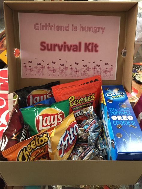 You can keep this girlfriend survival kit in your car for whenever your girlfriend gets hungry. You can create it with snacks that your loved one likes Birthday Presents For Girlfriend, Ideas For Girlfriend, Romantic Gifts For Girlfriend, Survival Kit Gifts, Diy Gifts For Girlfriend, This Book, Presents For Girlfriend, Anniversaire Diy