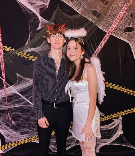 Guy Angel Costume, Angel Devil Costume Couple, Angel Devil Couple Costume, Devil And Angel Costume Couple, Angel Couple Costume, Devils Couple Costume, Angel Couple, Angel And Devil Costume