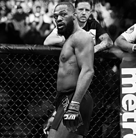 Ufc Black And White, Jon Bones Jones, Jones Ufc, Jon Bones, Dark Aura, Boxer Aesthetic, Demon Time, Cain Velasquez, Ufc Poster