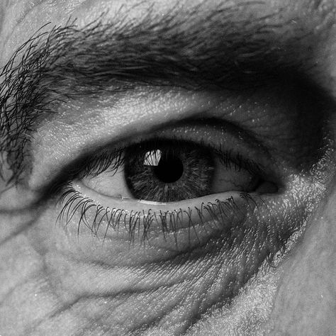 Human Eye Photography, Digital Eye Drawing, Sketching Eyes, Eye Studies, Photo Oeil, Eye Black And White, Older Eyes, Eye Practice, Eye Reference