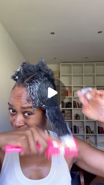 Lindiwe Chinwendu Dim on Instagram: "Okay lil tut for how I do Finger Coils on my twa now that it’s grown, I was in a bit of a rush so couldn’t give you all the shots I wanted BUT loooove the texture it gives my fro. Definitely give it some time to dry but the @orshaircare_sa mousse defined really well & dries super quick. The whole process was deffo giving ‘arm day’ tho🙃😂 you gonna try it? Tag me if you do xo
.
.
.
.
.
#naturalhair #twa #afro #afrohairstyles #afrohair #ors #twahairstyles #fingercoils" 4c Hair Finger Coils, Natural Hair Fingercoils, 4c Natural Twist Hairstyles Short, How To Do Natural Curls, 4a Natural Hairstyles Short, Finger Curls Natural Hair, Twa Coils, Finger Coils Natural Hair 4c, Twa Afro