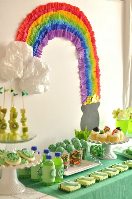 table/wall decoration Rainbow Backdrop, Lots Of Food, Diy Rainbow, St Patrick's Day Decorations, Saint Patties, St Patrick's Day Crafts, St. Patricks Day, Saint Patrick's Day, Spring Holidays