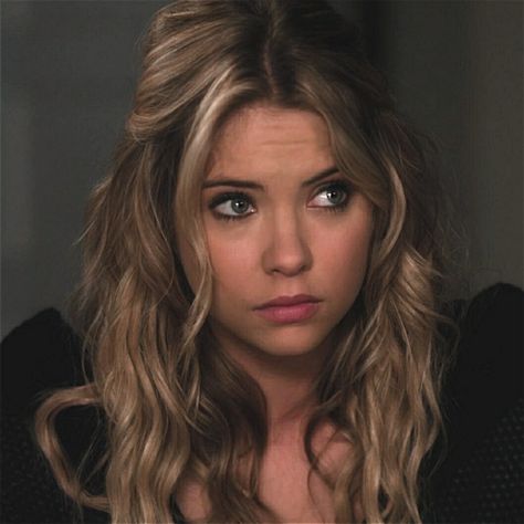 pretty little liars • hanna marin • ashley benson Pretty Little Liars Hanna, Miss Girl, Hanna Marin, Ashley Benson, Tv Girls, Pretty Little Liars, Gossip Girl, Woman Face, Serie Tv