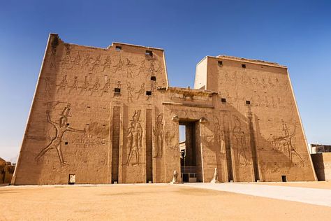 Temple Of Horus, Cruise Luxury, Ancient Egypt Pyramids, Nile River Cruise, Egiptul Antic, Step Pyramid, Art Through The Ages, Ancient Egypt History, Karnak Temple